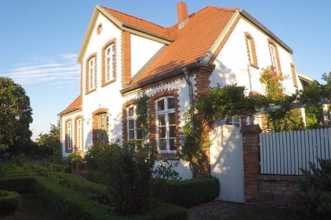 Front building view (1)