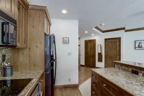 Flooring, Floor, Hardwood, Indoors, Room