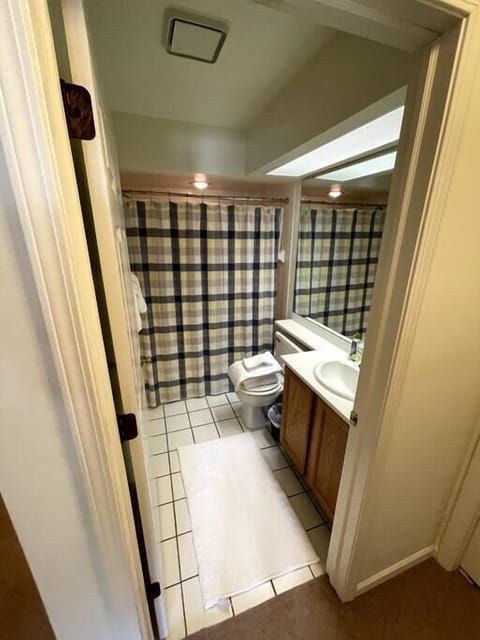 Combined shower/tub, hair dryer, towels, soap