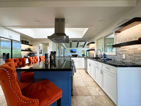 Fully equipped gourmet kitchen