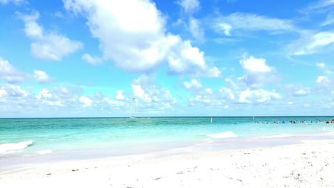 Beach nearby, sun loungers, beach towels