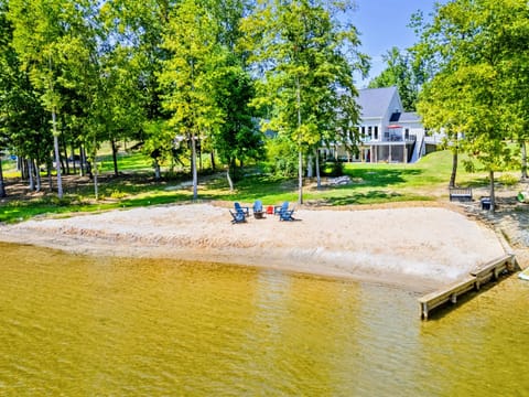 120 Foot Private Beach! Relax on your private sandy beach with 160+ feet of pristine shoreline and a gentle, sandy lake bottom—perfect for swimming and wading. Enjoy warm freshwater, stunning views, and ultimate lakefront relaxation! 🏖️✨