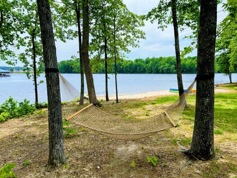 Unwind in paradise! Relax in the hammock with breathtaking lake views, just steps from your 120-foot private beach. Feel the breeze, listen to the water, and enjoy pure serenity. The perfect spot to recharge and soak in nature! 🌿🌊✨