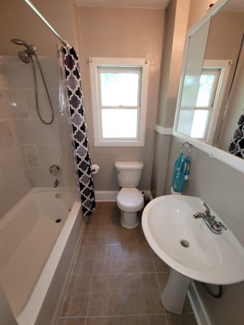 Combined shower/tub, hair dryer, towels, soap