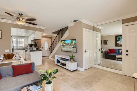 Walk into your new Costa Mesa home, with your friends and family, and enjoy an abundance of style, accessories, decor, and comfort.