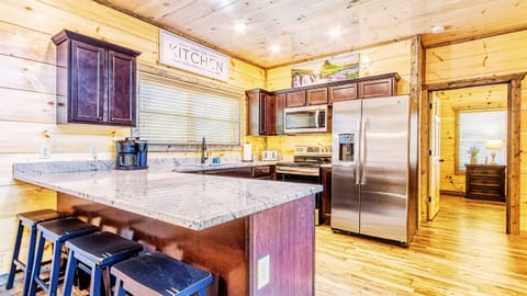 You can also take your meal at the kitchen counter for 4.