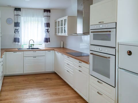 Cabinetry, Countertop, Property, Drawer, Kitchen, Chair, Sink, Wood, Kitchen Sink, Interior Design