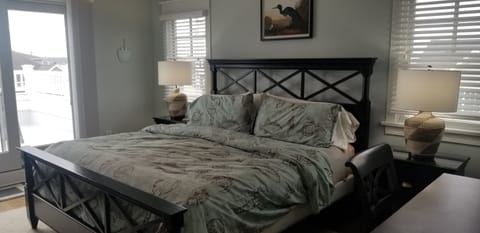 6 bedrooms, desk, iron/ironing board, free WiFi