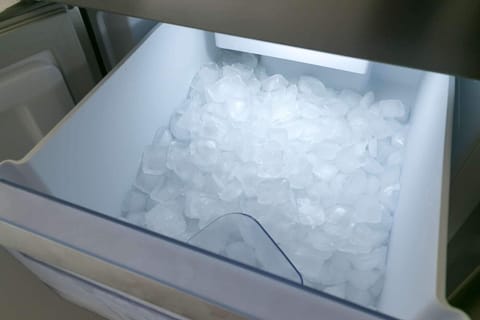 Automatic ice cube