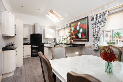 Dryburgh Farmhouse - spacious open plan kitchen and dining area, perfect for family gatherings