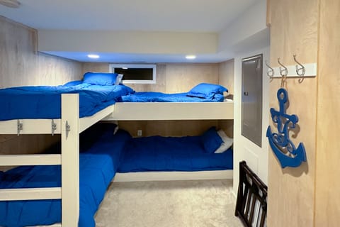 6 bedrooms, internet, bed sheets