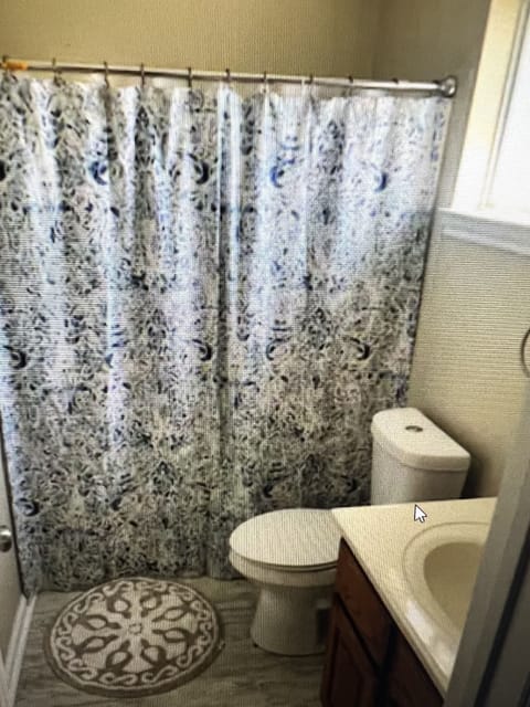 Combined shower/tub, hair dryer, towels, toilet paper