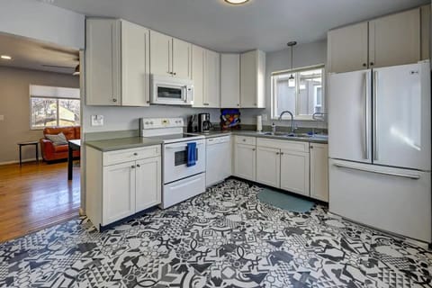 Fully equipped kitchen. Along with many other products and appliances, we also offer a refrigerator, microwave, coffee machine, and more!