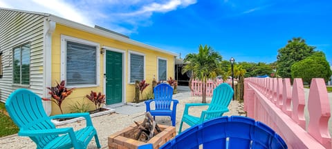 Minutes to Downtown Jensen Beach Sleeps 8 + Park Boat | Jensen Beach ...