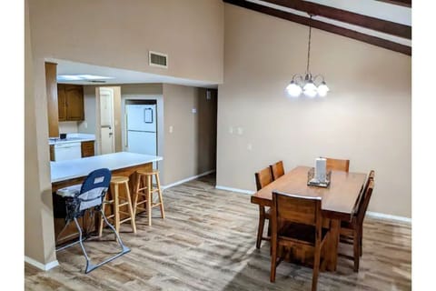 Large, solid dining table & 6 chairs.  Also, the bar has 2 stools.
HIGH CHAIR!!!