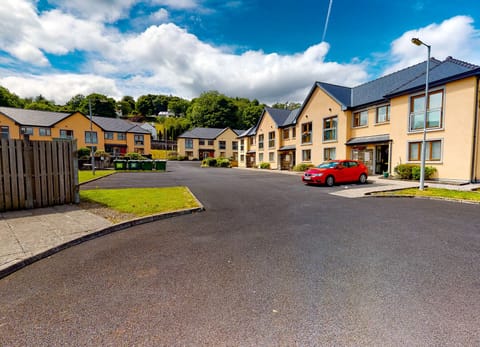 Lakeside Holiday Homes, Large Modern Water Side Holiday Accommodation in Killaloe County Clare