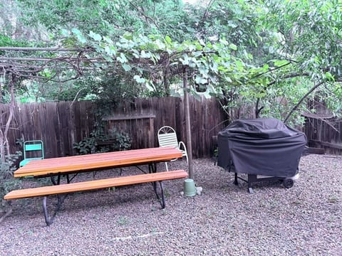 🌿 “Grill, chill, and grapevine thrills.” Unwind under the leafy pergola with a sizzling BBQ and a picnic table perfect for gathering.