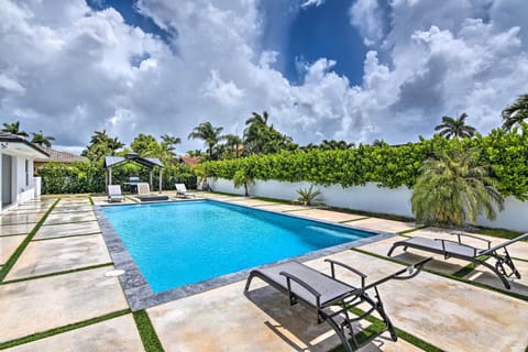 Miami Vacation Rental | 5BR | 3BA | 3,400 Sq Ft | 2 Steps Required for Entry