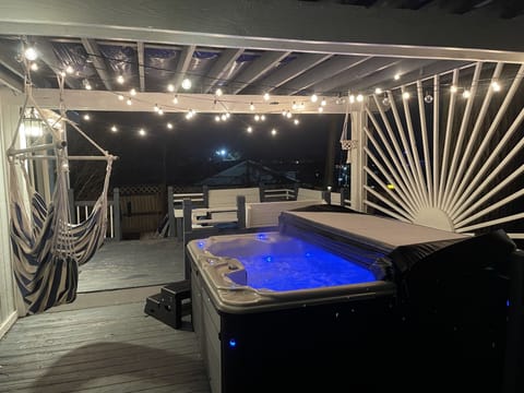 All season hot tub with cover