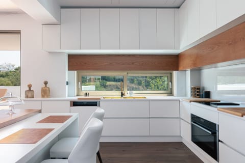 Fully equipped kitchen with modern appliances provided!