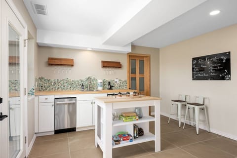 The 2nd kitchen area means you have a twice as many delicious meals!