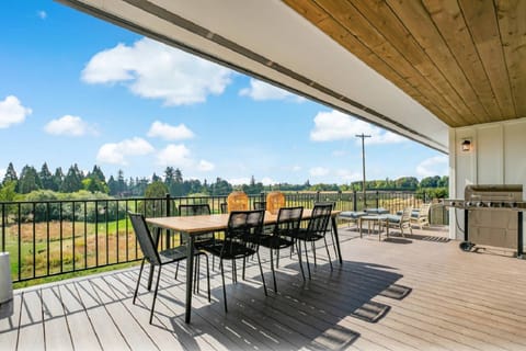 Welcome to Jade's View Estate! Please enjoy our spacious rental in the heart of Oregon wine country.