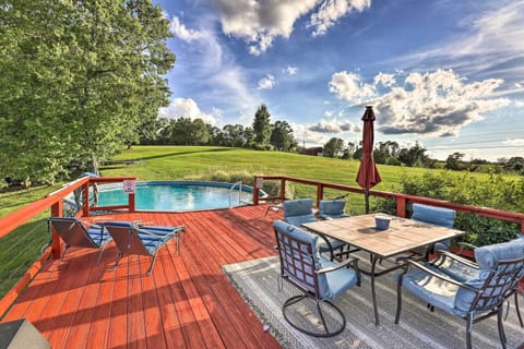 Williamstown Vacation Rental | 4BR | 2BA | 2,760 Sq Ft | 4 Steps to Enter