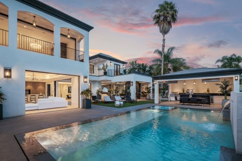 Outdoor pool, an infinity pool