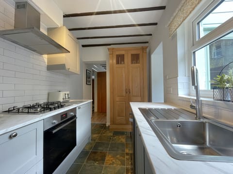 It is very conveniently situated in a quiet area yet within a few minutes walk of both Keswick town centre and Derwentwater.