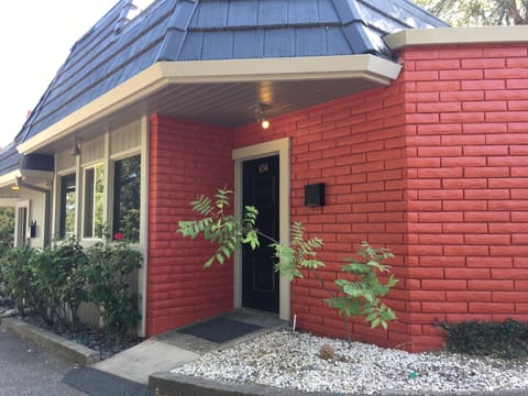 Star Dome SATELLITE is the back unit behind STAR DOME PLANET