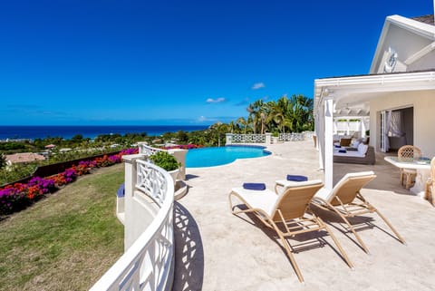 Outdoor pool, an infinity pool