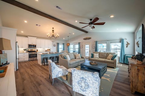 Sprawling Open Concept living/kitchen/dining area. Perfect for entertaining! 