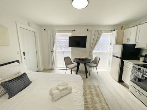 5 bedrooms, desk, iron/ironing board, free WiFi