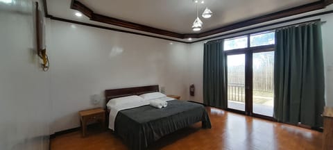 1 bedroom, in-room safe, desk, travel crib
