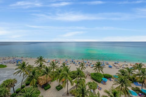 Beach nearby, sun loungers, beach towels