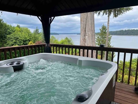 Private 5-Person Hot Tub