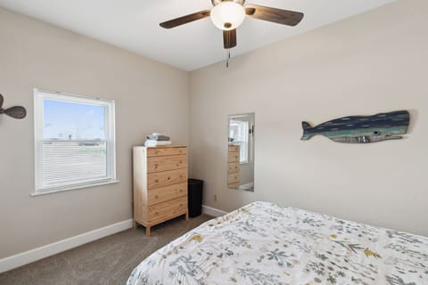 Middle Room Queen Bed