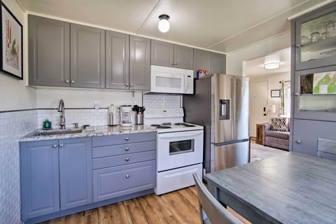 Kitchen | Drip & Keurig Coffee Makers | Blender | Crockpot | Toaster