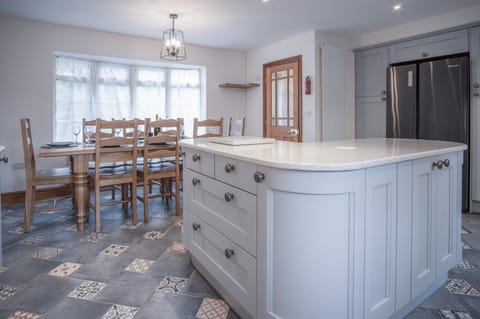 Pendeilo Villa - 5 Bedroom Holiday Home - Amroth (12049)