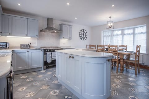 Pendeilo Villa - 5 Bedroom Holiday Home - Amroth (12048)