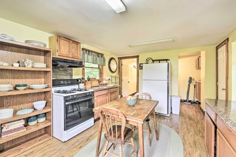 Fridge, stovetop, dishwasher, coffee/tea maker