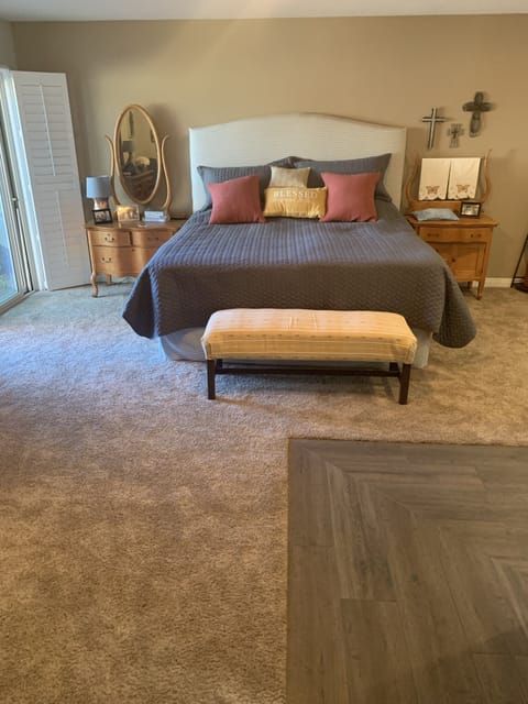 Master suite w/King Adjustable Tempurpedic. 