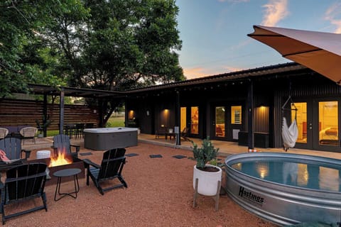 Large Backyard with Cowboy Pool, Hot tub and Fire Pit