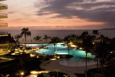 Outdoor pool, an infinity pool