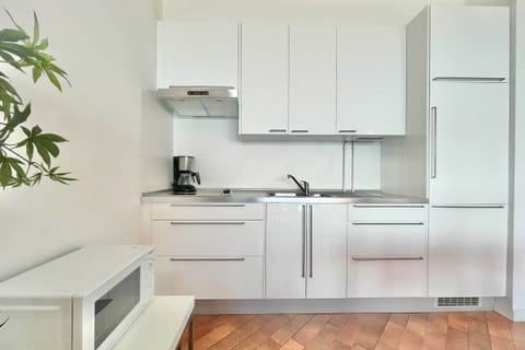 Open plan fully furnished kitchen