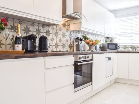 Kitchen | Leofric Lodge, Bampton