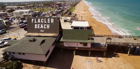 Beach nearby, sun loungers, beach towels