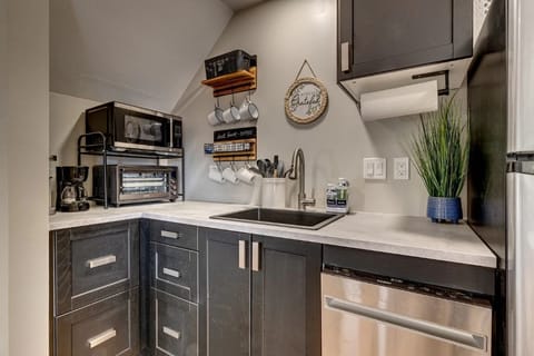 Kitchenette - toaster oven, microwave, coffee maker & keurig, etc.