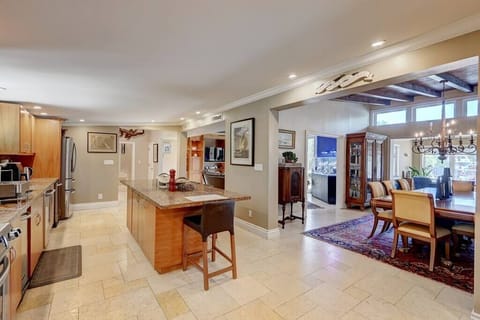 Kitchen - Dining room for 12