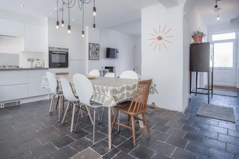 Ty Golau - 3 Bed Holiday Home - Pembroke (12159)